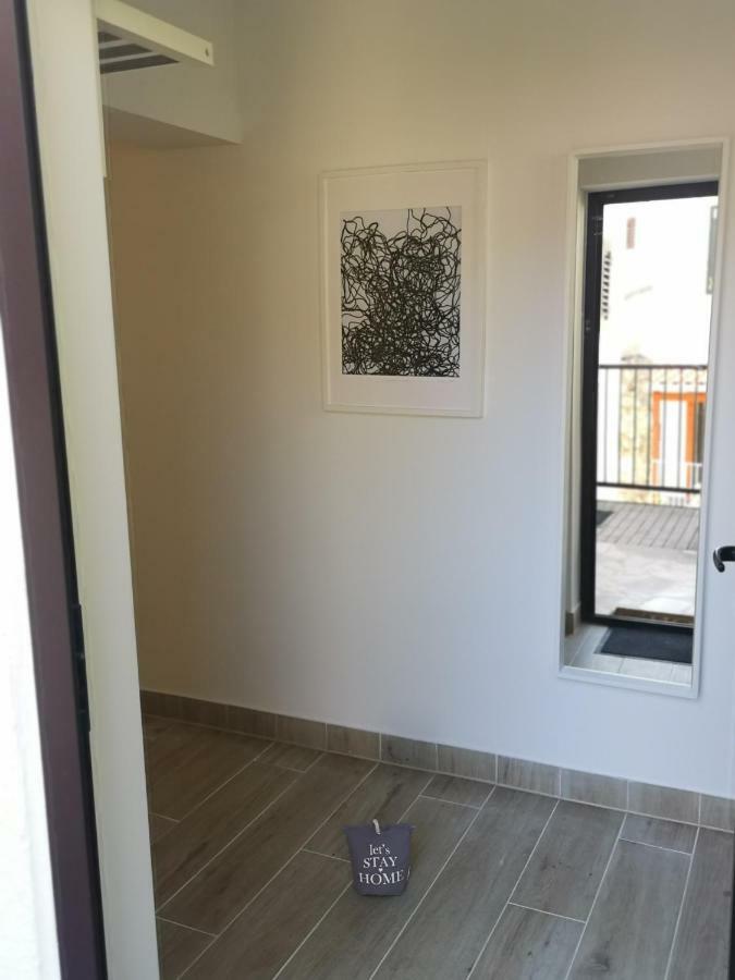 Apartman Studio Kod Ujevica Baska Voda Exterior photo